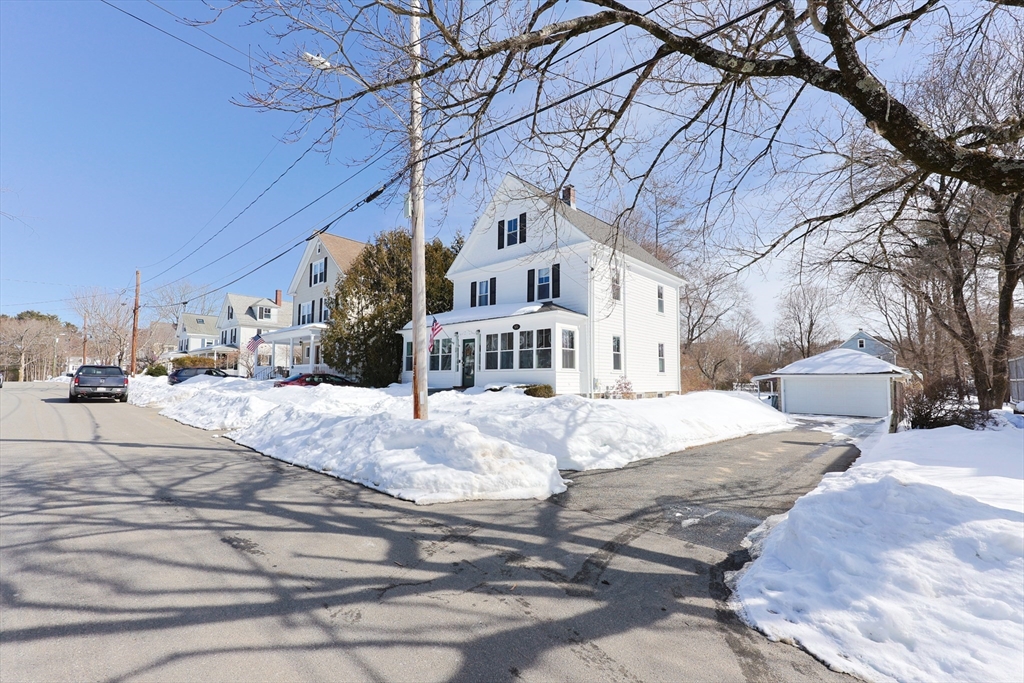50 Riverside Place Walpole, MA 02081 - Photo 2 of 38