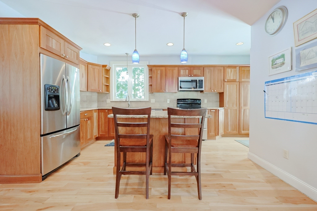 50 Riverside Place Walpole, MA 02081 - Photo 3 of 38