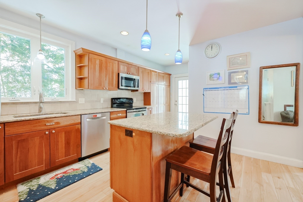 50 Riverside Place Walpole, MA 02081 - Photo 4 of 38