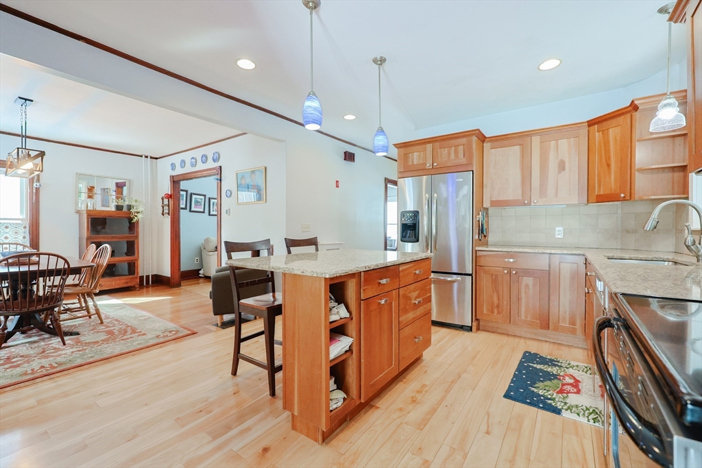 50 Riverside Place Walpole, MA 02081 - Photo 7 of 38