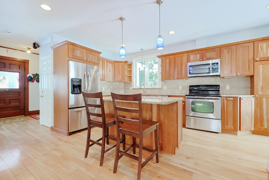 50 Riverside Place Walpole, MA 02081 - Photo 8 of 38
