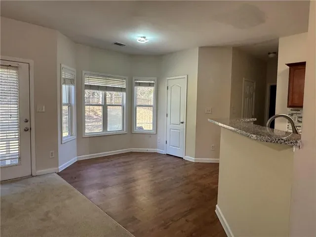 a view of empty room with window