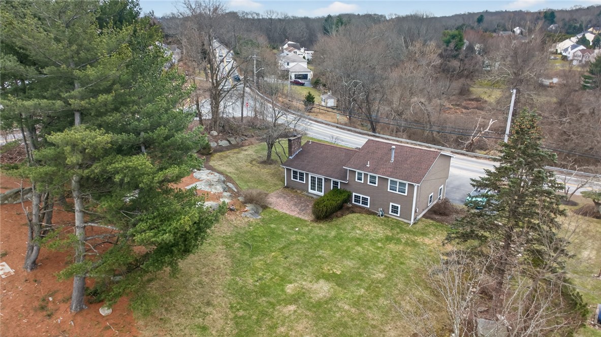 1221 Phenix Avenue Cranston, RI 02921 - Photo 4 of 40