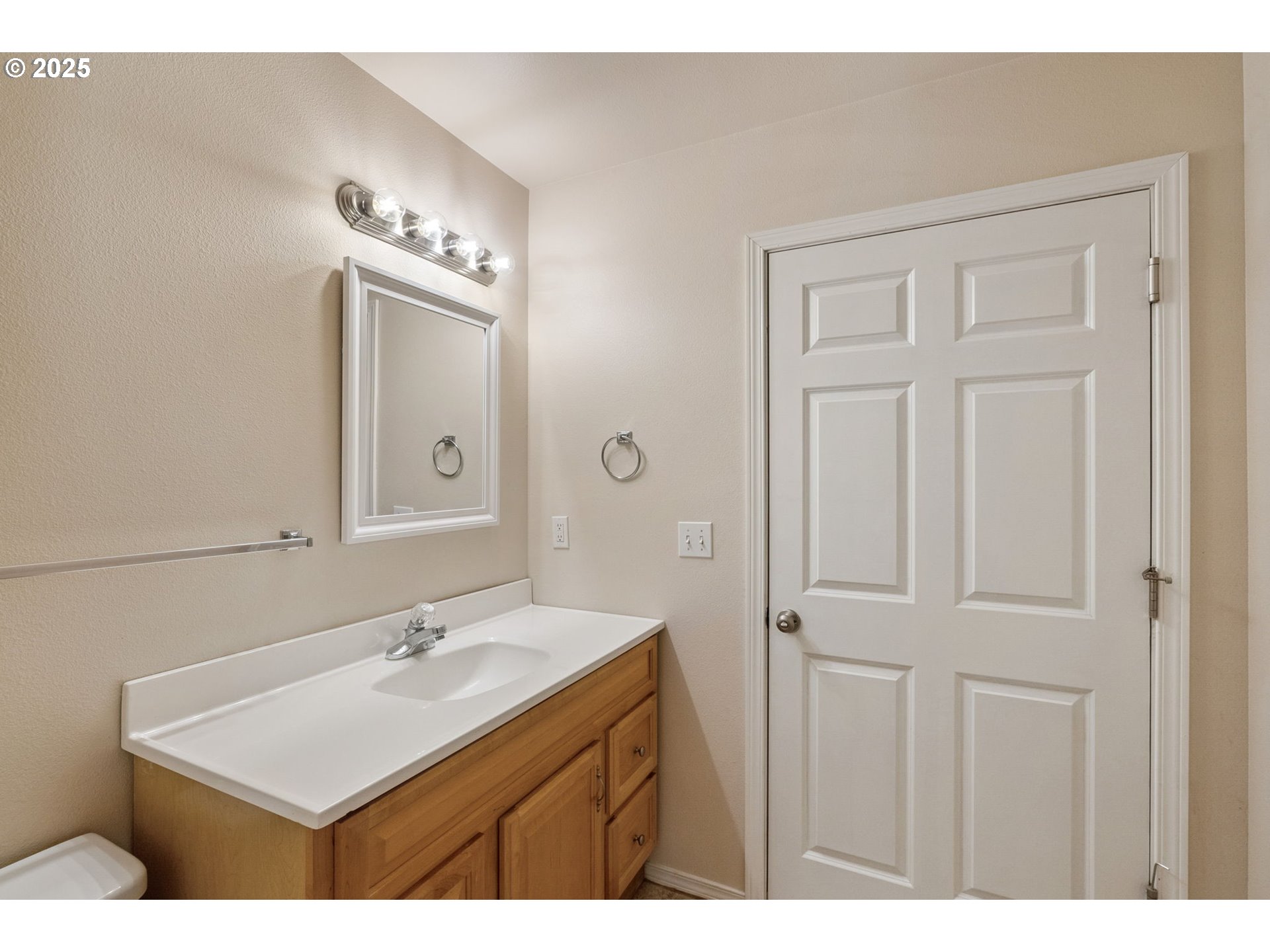 60 Fishon Road Lyle, WA 98635 - Photo 14 of 34 Bathroom