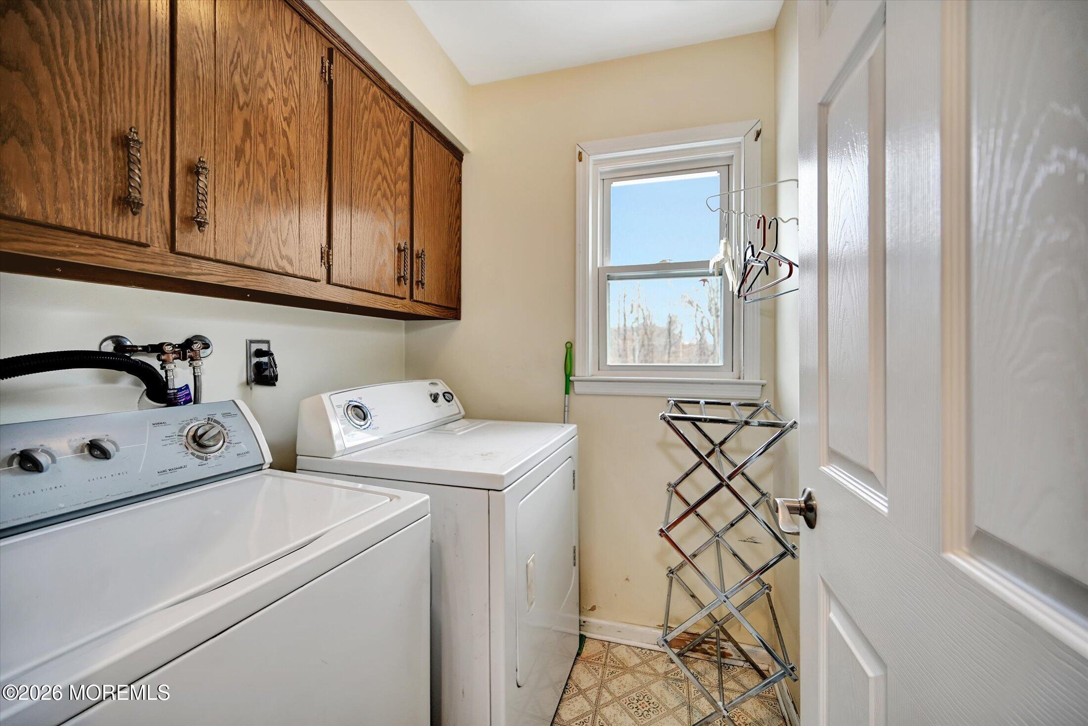 18 Devon Drive Manalapan, NJ 07726 - Photo 29 of 40 36-Laundry