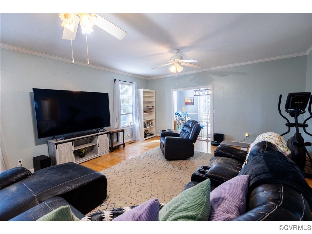 1047 Camera Road Waverly, VA 23890 - Photo 22 of 48 a living room with furniture and a flat screen tv