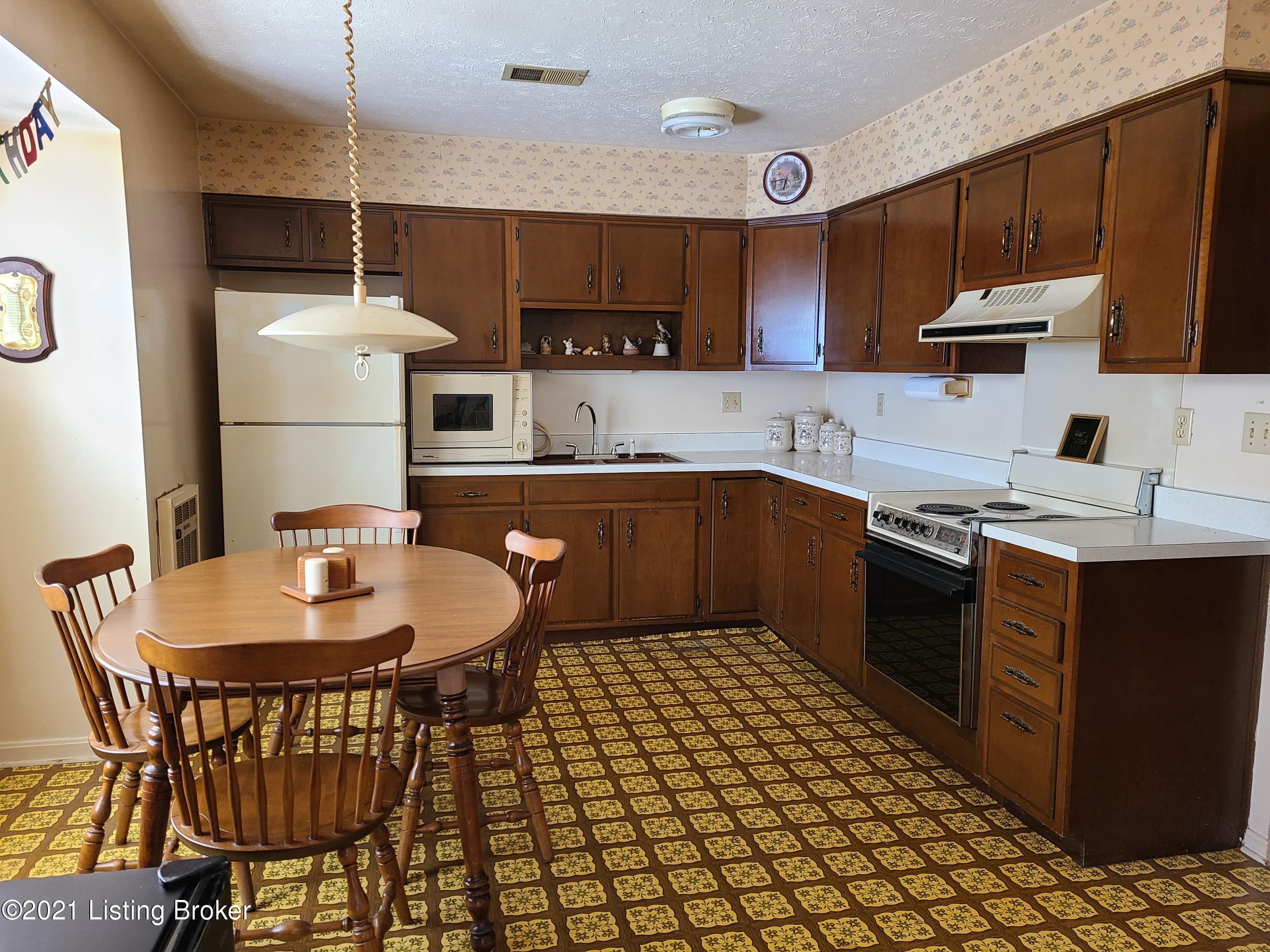 2807 Blevins Gap Road Louisville, KY 40272 - Photo 9 of 21 20210113_143210