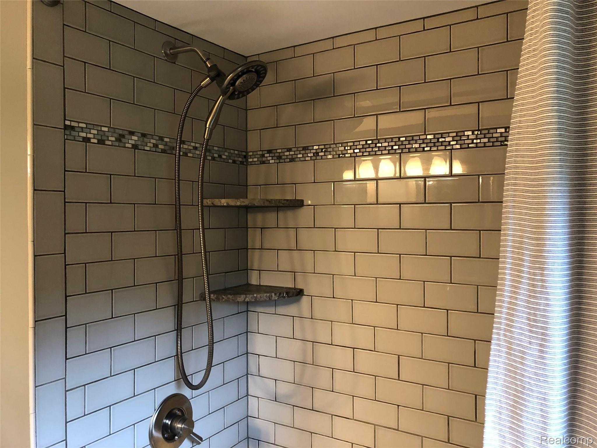 2271 Crane Road Fenton, MI 48430 - Photo 22 of 32 Ceramic Tile Bath!