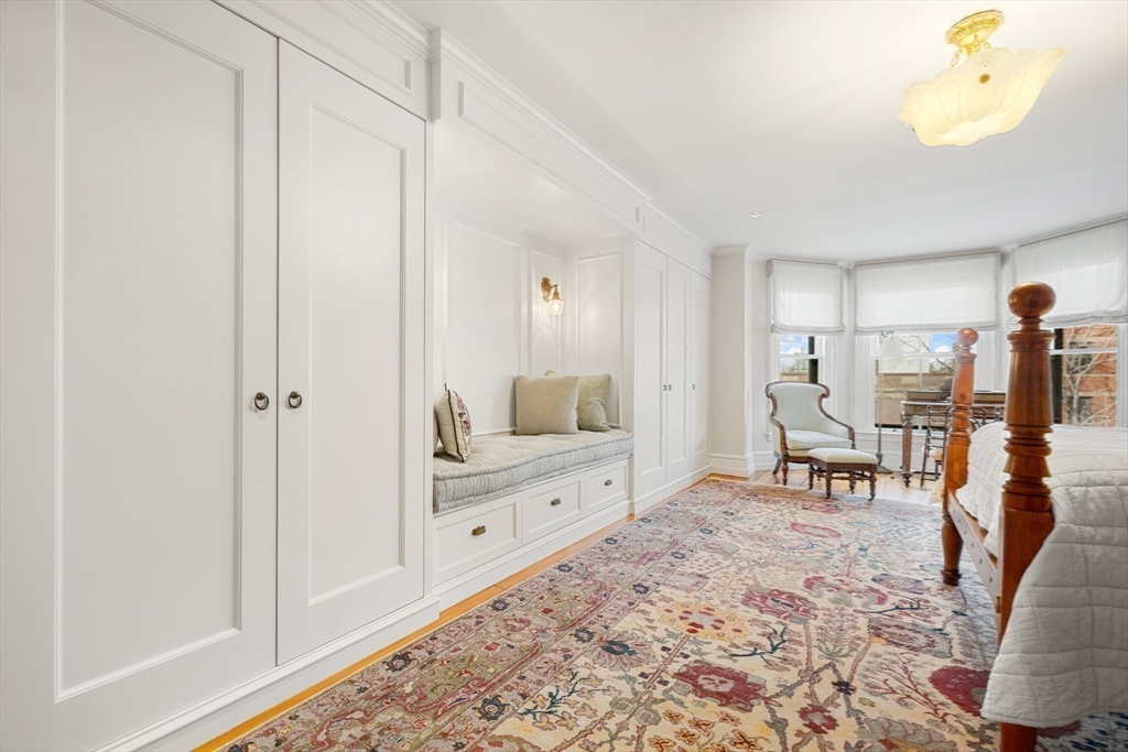 381 Beacon Street Boston, MA 02116 - Photo 14 of 21 a living room with furniture and a area