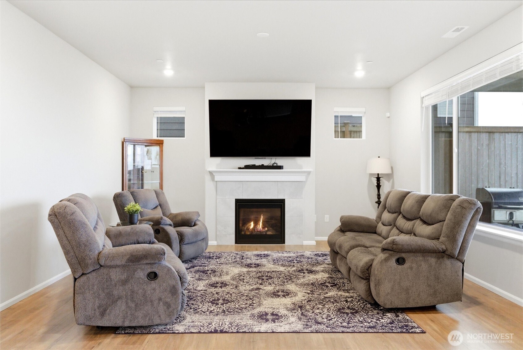 1323 Baker Hts Loop Bremerton, WA 98312 - Photo 3 of 35