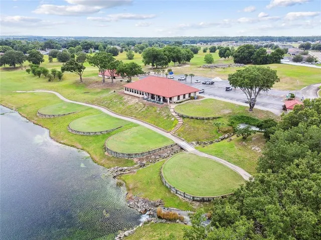 a view of a tennis court