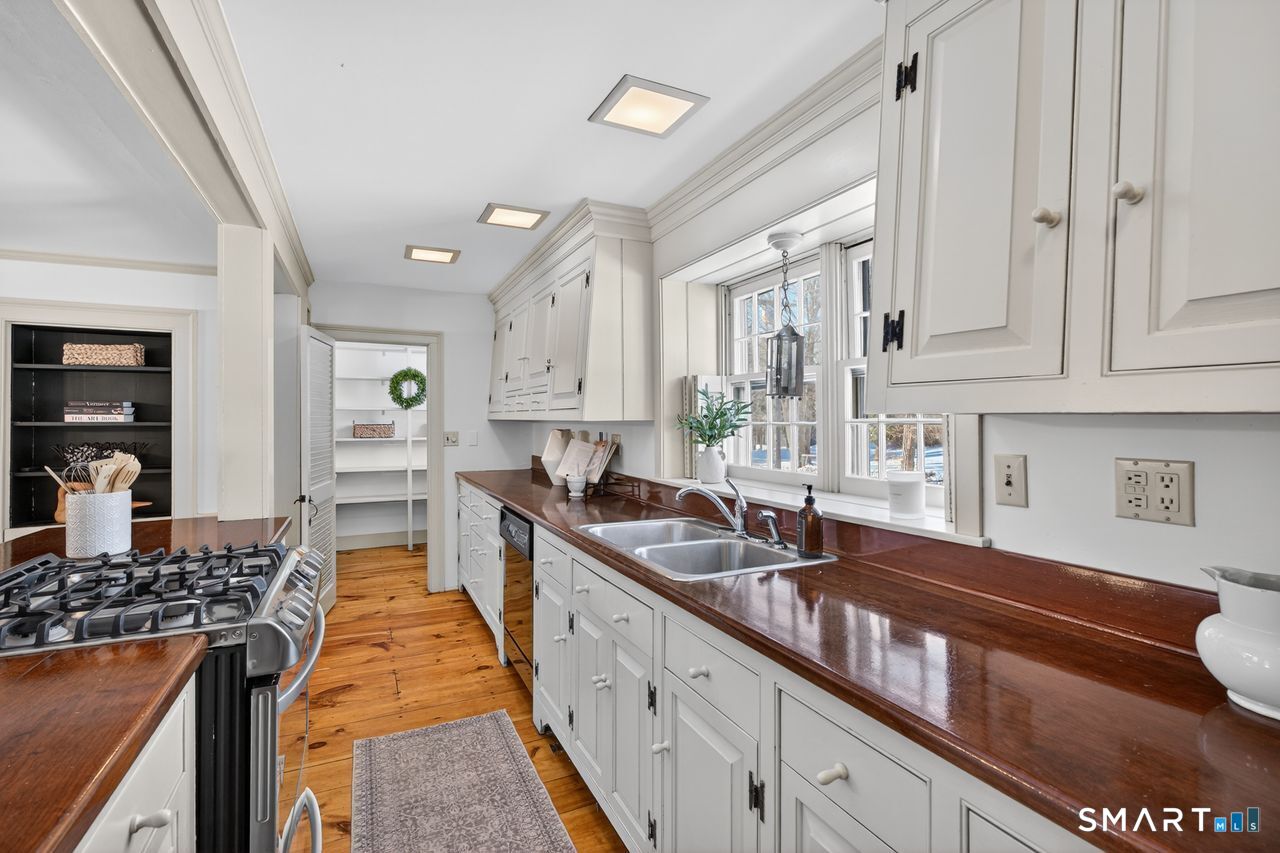 243 Mile Creek Road Old Lyme, CT 06371 - Photo 6 of 40