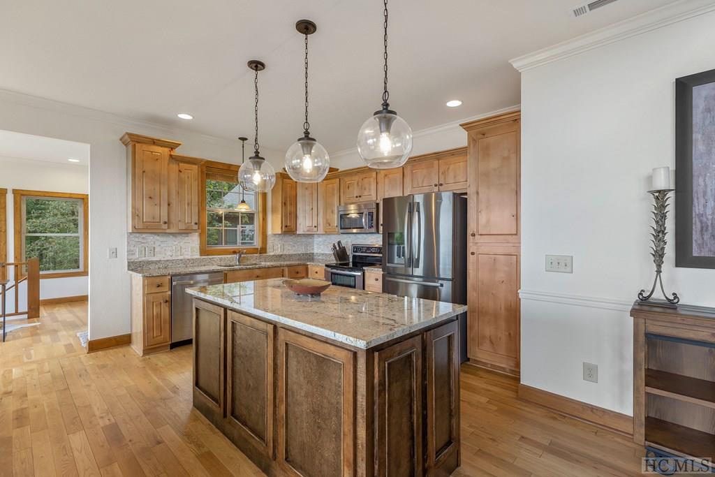 219 Falcon Ridge Road Sapphire, NC 28774 - Photo 7 of 39 Gallery Image 7