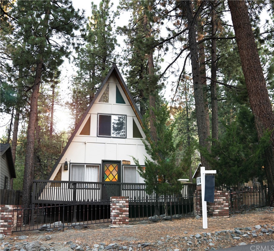 1701 Linnet Road Wrightwood, CA 92397 - Photo 1 of 1 Front