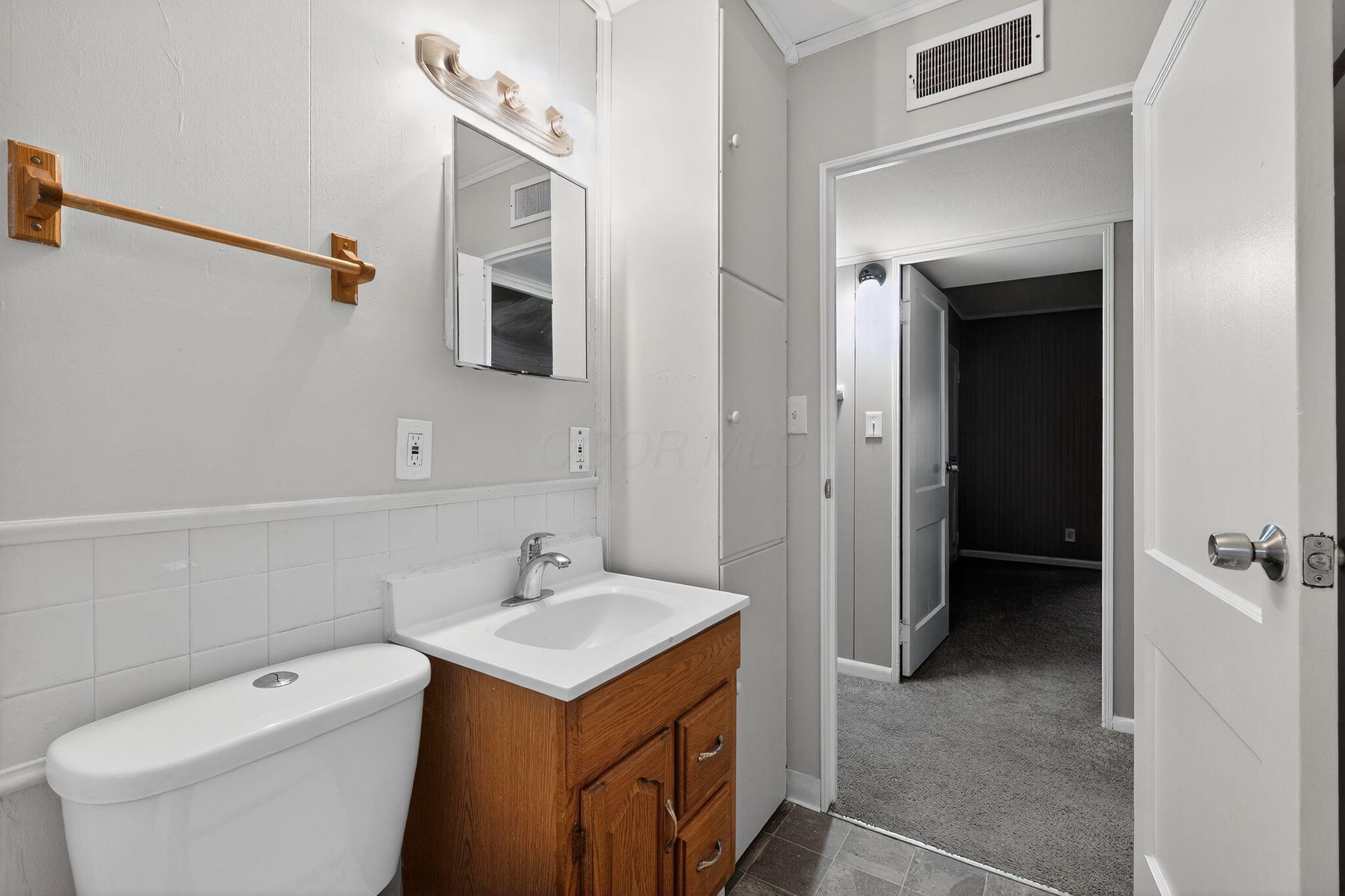 290 South Hampton Road Columbus, OH 43213 - Photo 25 of 32