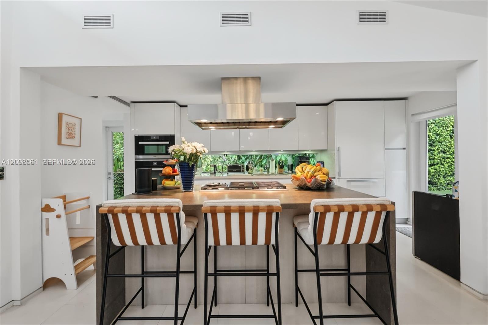 5815 North Bay Road Miami Beach, FL 33140 - Photo 7 of 28 Gallery Image 7