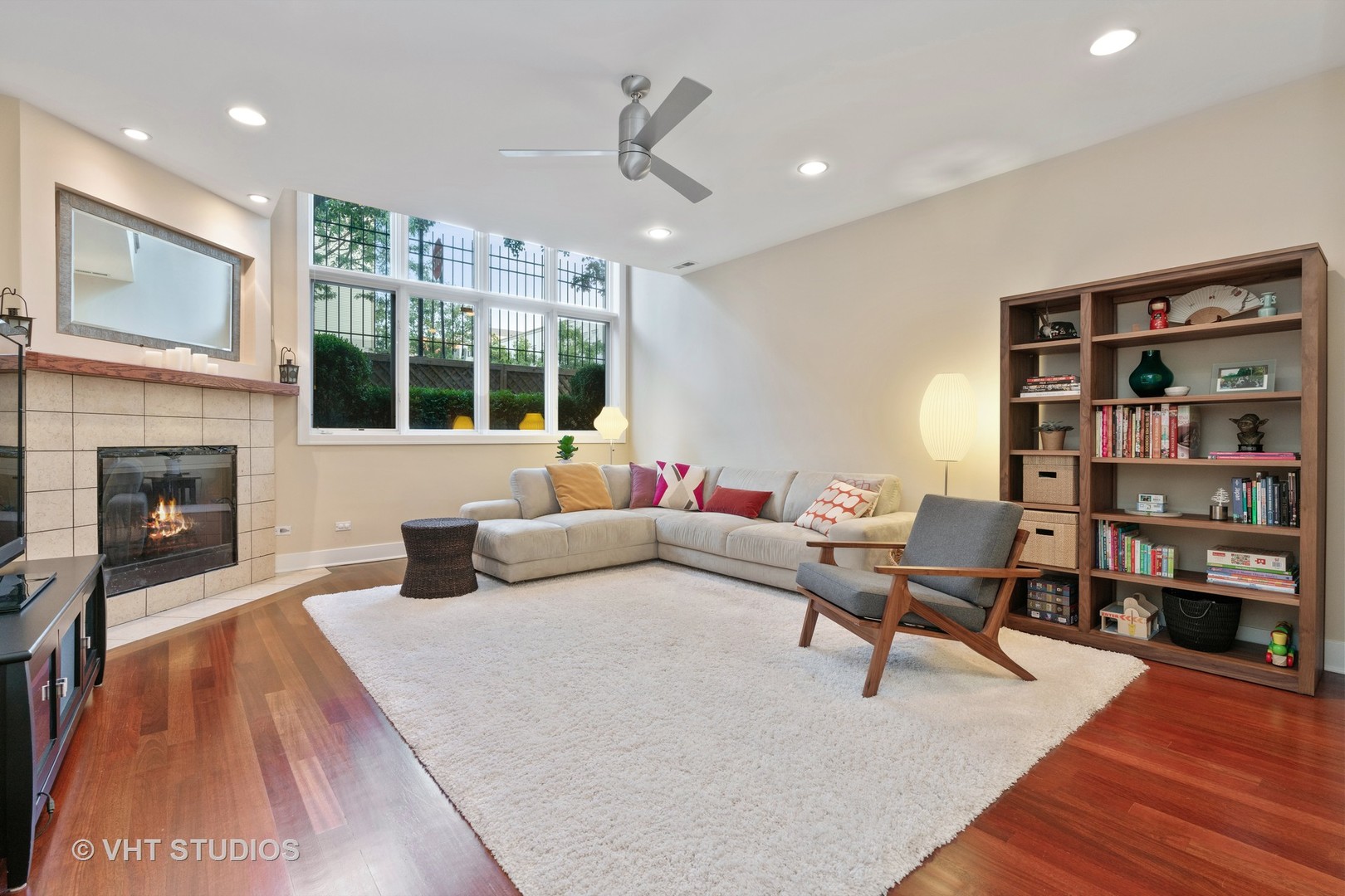 Undisclosed Address Chicago, IL 60622 - Photo 10 of 25 a living room with furniture lamp and a fireplace