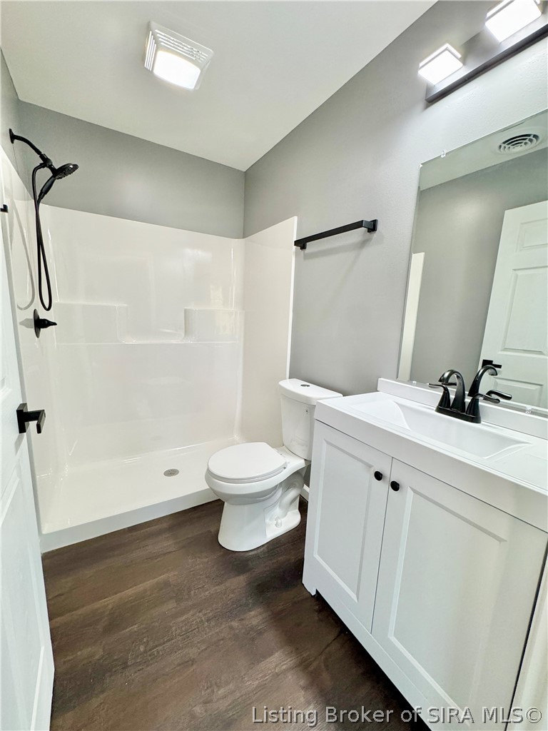 358 Oak Street Austin, IN 47102 - Photo 16 of 23 Main Bathroom