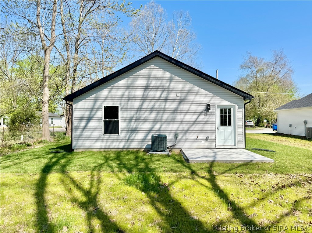 358 Oak Street Austin, IN 47102 - Photo 4 of 23 Rear