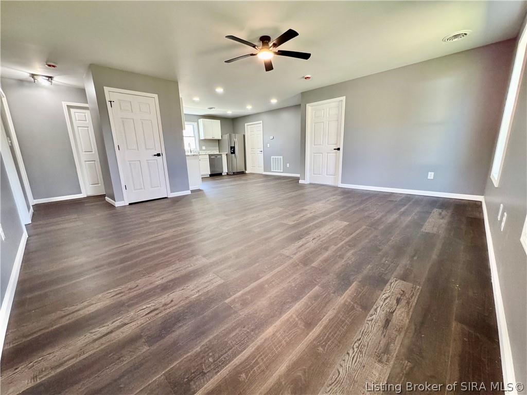 358 Oak Street Austin, IN 47102 - Photo 8 of 23 Living