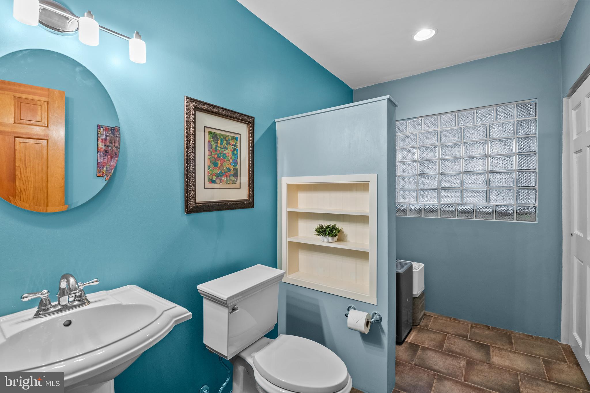 6 Chip Lane Shillington, PA 19607 - Photo 21 of 55 1st Floor Powder Room