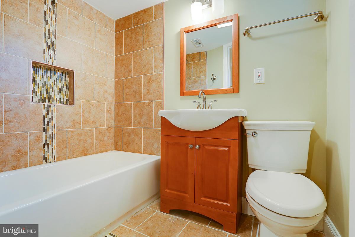 3934 Cedardale Road Baltimore, MD 21215 - Photo 23 of 30 Bath