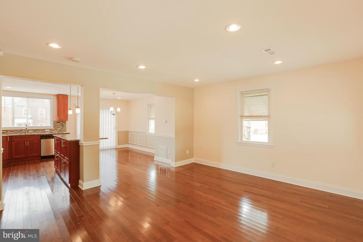 3934 Cedardale Road Baltimore, MD 21215 - Photo 7 of 30 Living Room
