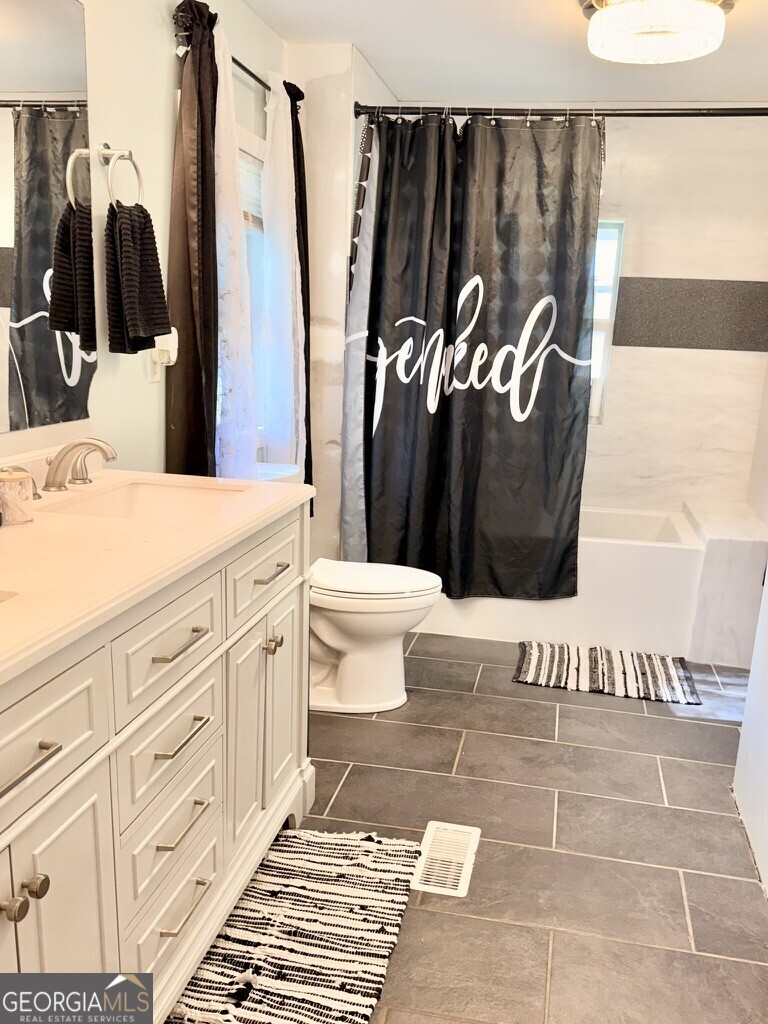 94 Country Place Temple, GA 30179 - Photo 28 of 36 a bathroom with a bathtub and shower