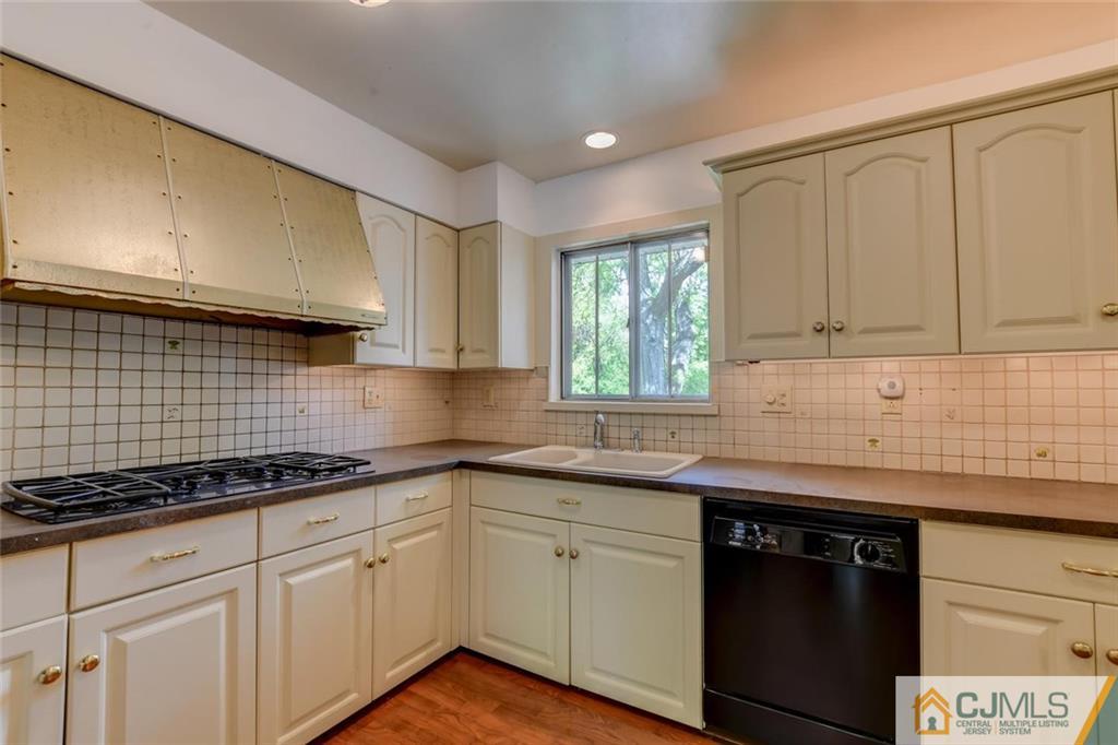33 Hamlin Road East Brunswick, NJ 08816 - Photo 16 of 25 Gallery Image 16