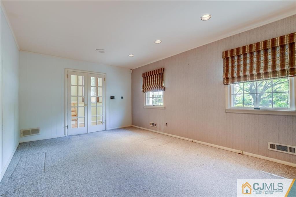 33 Hamlin Road East Brunswick, NJ 08816 - Photo 19 of 25 Gallery Image 19