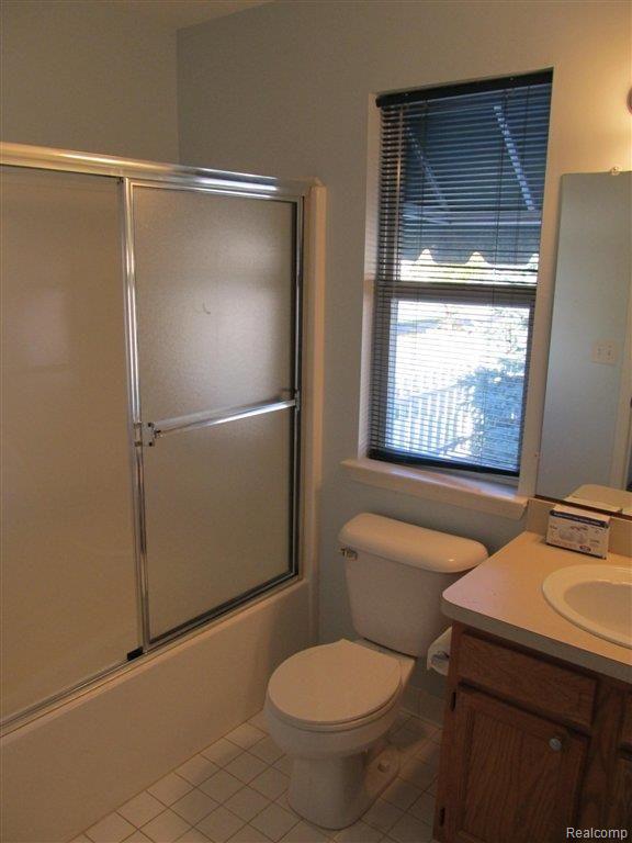 18528 Reed Street Melvindale, MI 48122 - Photo 5 of 15 1st flr Bath.JPG