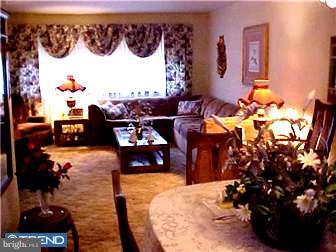 42 Hearthside Road Aston, PA 19014 - Photo 2 of 12