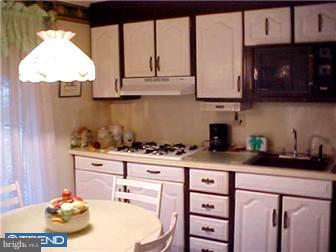 42 Hearthside Road Aston, PA 19014 - Photo 4 of 12