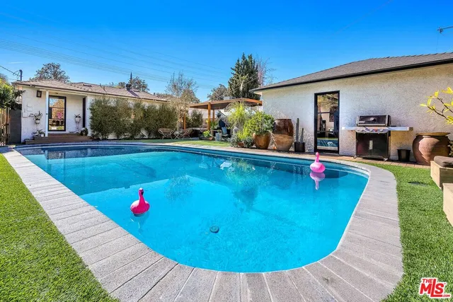 $1,375,000 | 16645 West Magnolia Boulevard, Encino, CA 91316