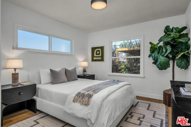 $1,375,000 | 16645 West Magnolia Boulevard, Encino, CA 91316