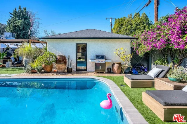 $1,375,000 | 16645 West Magnolia Boulevard, Encino, CA 91316