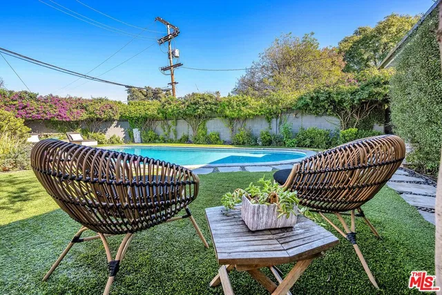 $1,375,000 | 16645 West Magnolia Boulevard, Encino, CA 91316