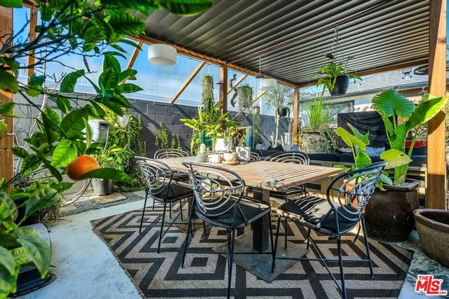 $1,375,000 | 16645 West Magnolia Boulevard, Encino, CA 91316