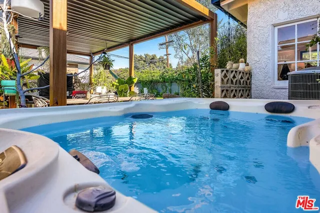 $1,375,000 | 16645 West Magnolia Boulevard, Encino, CA 91316