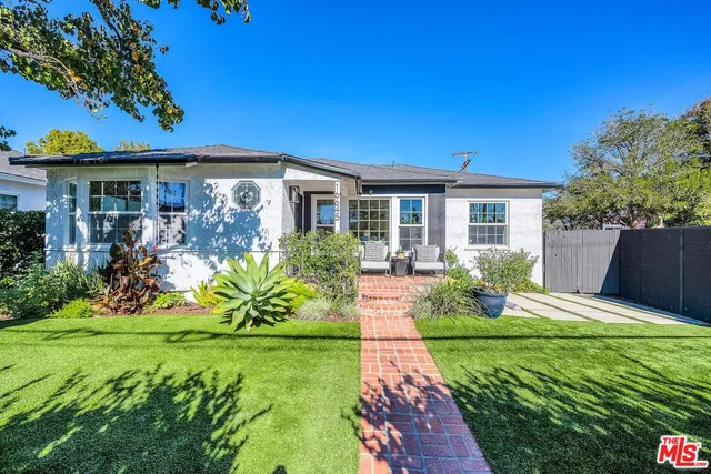 $1,375,000 | 16645 West Magnolia Boulevard, Encino, CA 91316