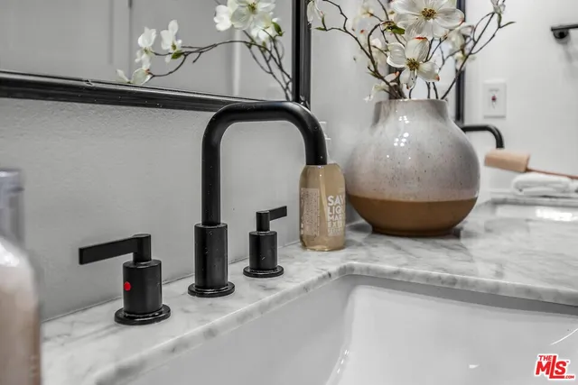 $1,375,000 | 16645 West Magnolia Boulevard, Encino, CA 91316