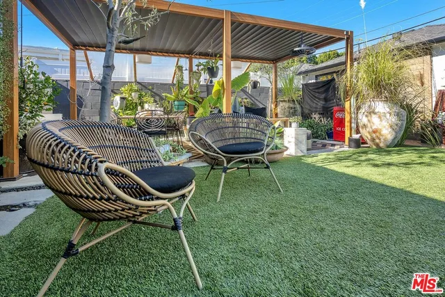 $1,375,000 | 16645 West Magnolia Boulevard, Encino, CA 91316