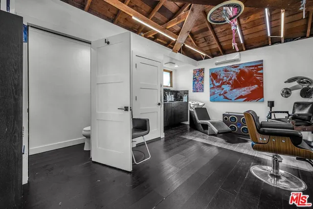 $1,375,000 | 16645 West Magnolia Boulevard, Encino, CA 91316