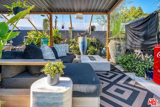 $1,375,000 | 16645 West Magnolia Boulevard, Encino, CA 91316