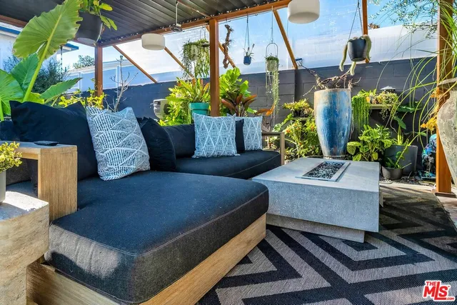 $1,375,000 | 16645 West Magnolia Boulevard, Encino, CA 91316