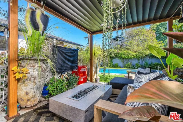 $1,375,000 | 16645 West Magnolia Boulevard, Encino, CA 91316