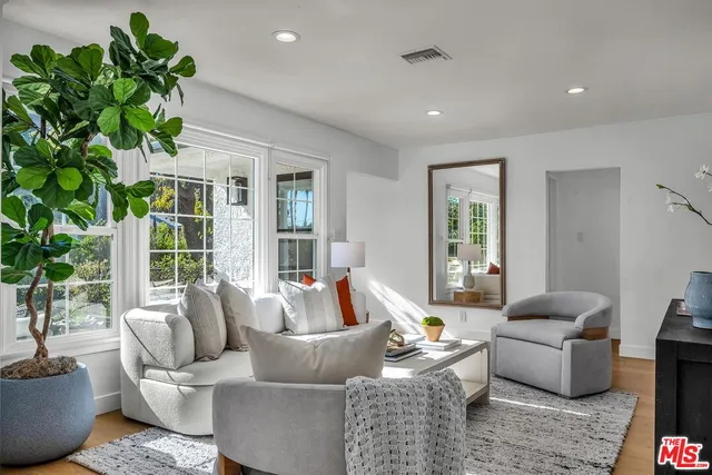 $1,375,000 | 16645 West Magnolia Boulevard, Encino, CA 91316