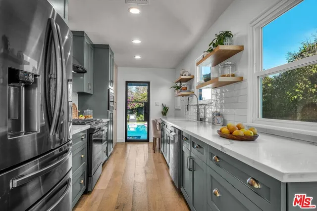 $1,375,000 | 16645 West Magnolia Boulevard, Encino, CA 91316