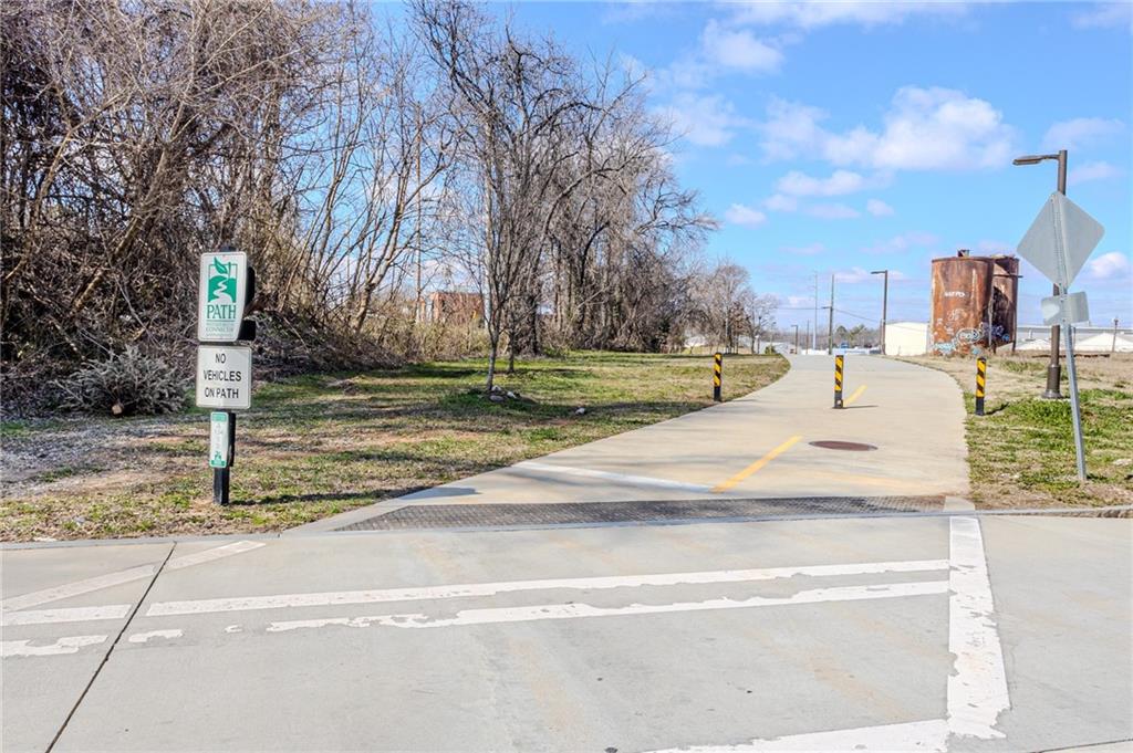 889 Hollywood Road Northwest Atlanta, GA 30318 - Photo 15 of 27