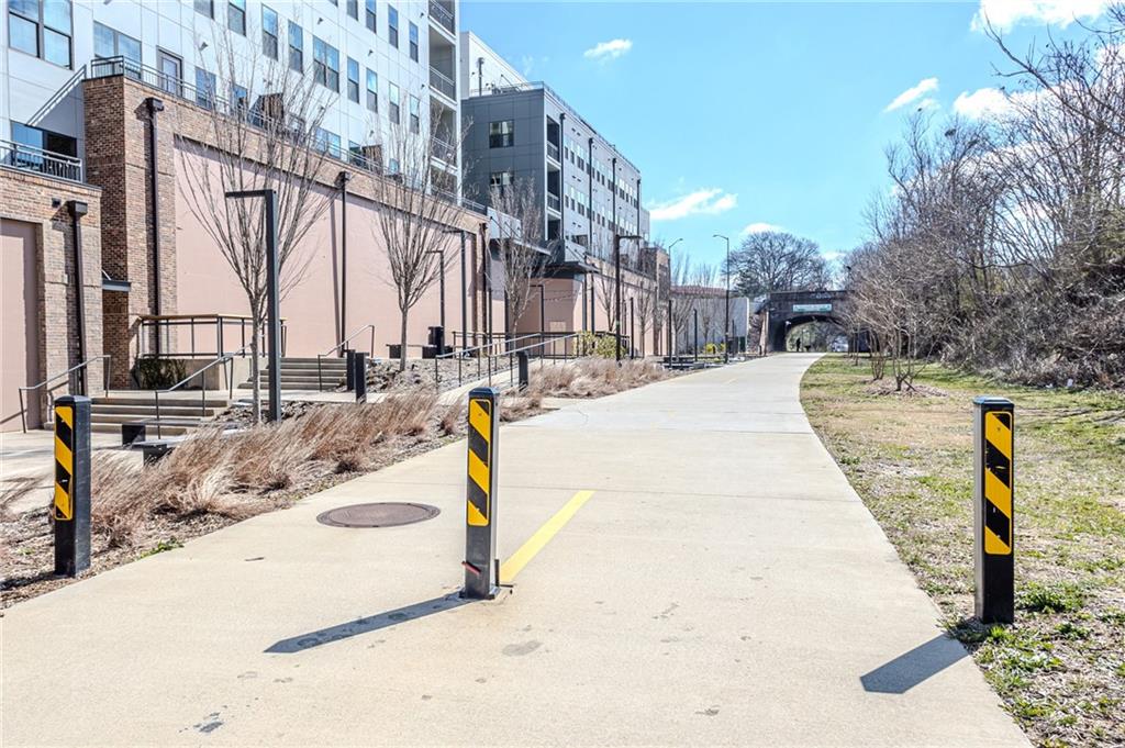 889 Hollywood Road Northwest Atlanta, GA 30318 - Photo 17 of 27